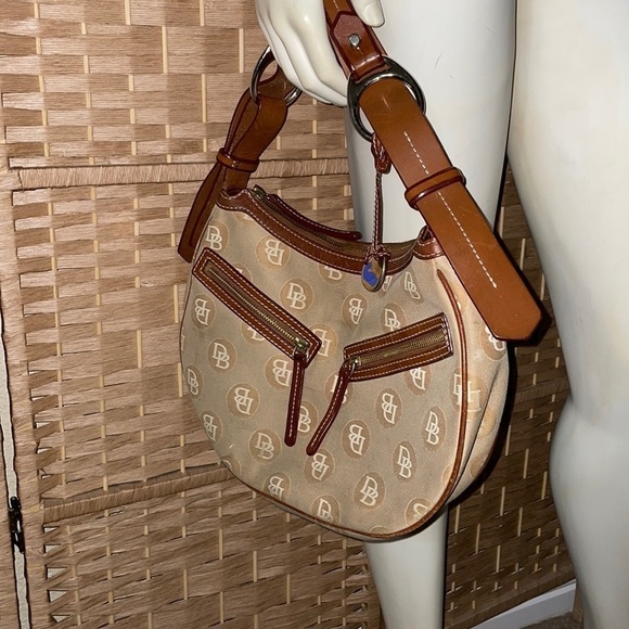Dooney & Bourke Bag Signature Logo Hobo Shoulder Bag Dooney Shoulder Bag 🔥 - Picture 3 of 16